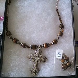 Cross pendant necklace with earrings